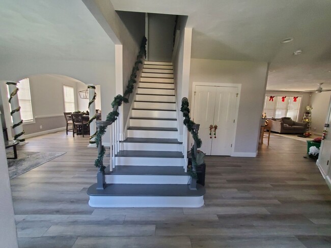 Building Photo - 576 Hunts Pointe Dr