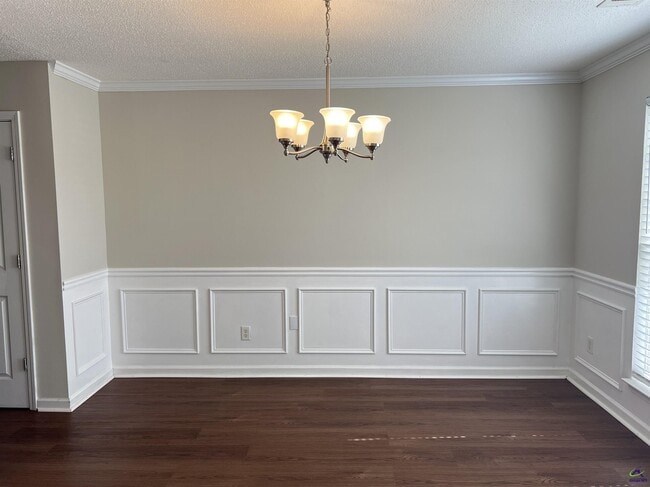 Building Photo - 401 Timberwind Dr