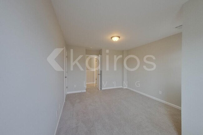 Building Photo - 948 Silent Barge Cv