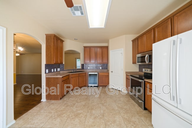 Building Photo - 308 Rustic Tr