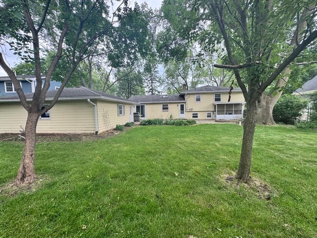 Building Photo - 541 Cypress Dr