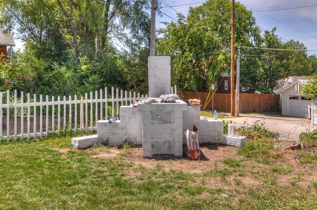 Building Photo - 4 bed in Aksarben