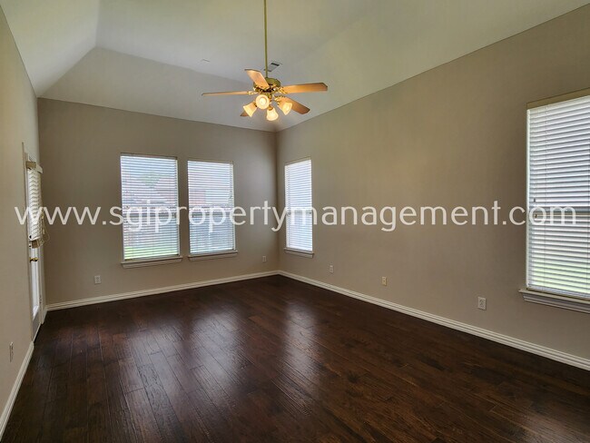 Building Photo - 6317 Day Spring Dr