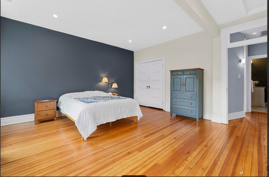 Building Photo - 2332 19th St NW