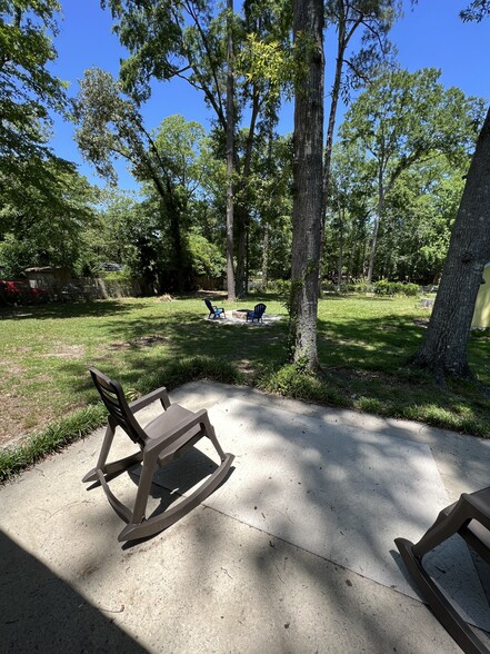 Building Photo - 203 Woodland Dr