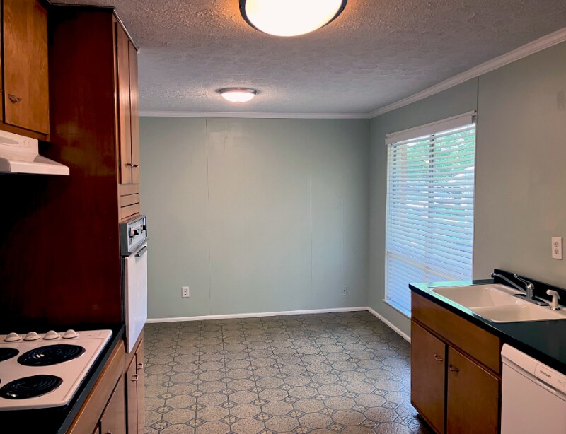 Building Photo - 1638 Delia Dr
