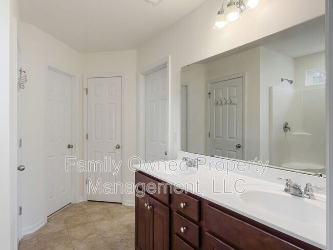 Building Photo - 159 Meadow Wood Rd