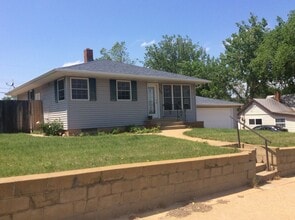 Building Photo - Single Family Home