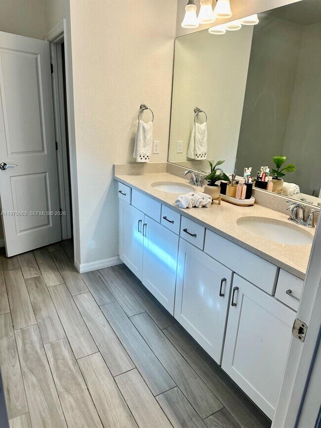 Building Photo - 4334 Ficus St