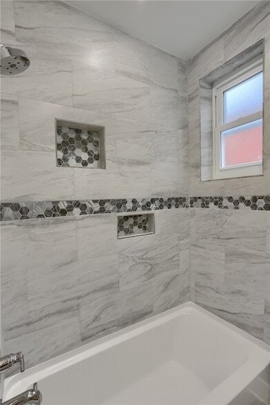 Building Photo - 5619 Hays St