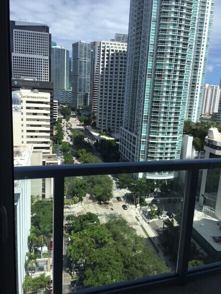 Building Photo - 1060 Brickell Ave