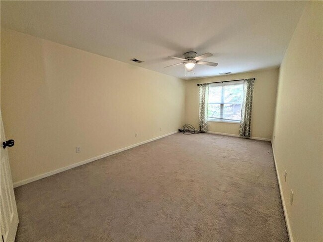 Building Photo - 113 Macalester Dr
