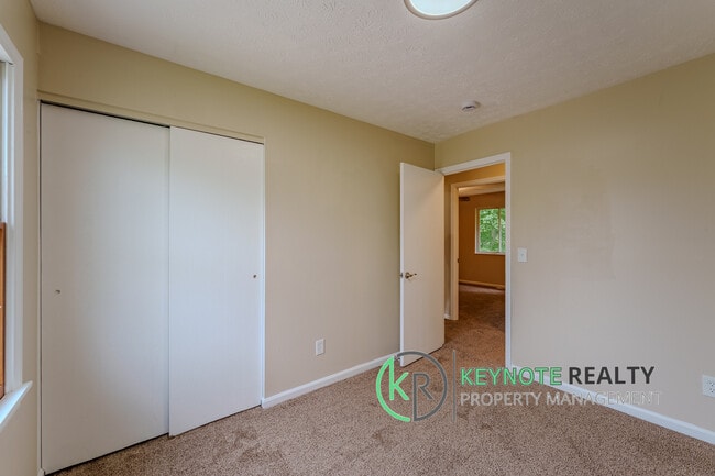 Building Photo - 1467 Hazelgrove Dr