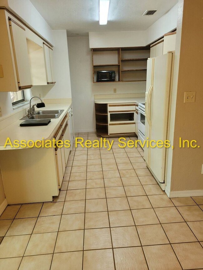 Building Photo - Cute Home In Deer Run, 3br /2ba!!!!!!