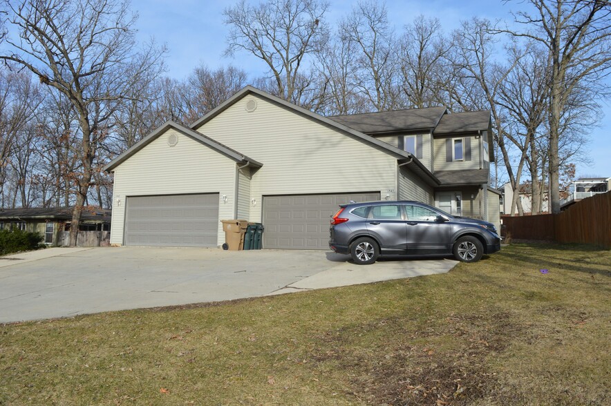 Primary Photo - 1043 N Thompson Dr