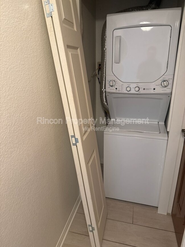 Building Photo - 848 Woodland Ave