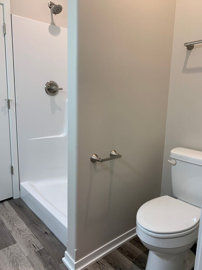 Building Photo - Zero entry ranch townhome with 2 stall garage. Spacious 2 bedrooms with walk in closets, 2.5 bath...