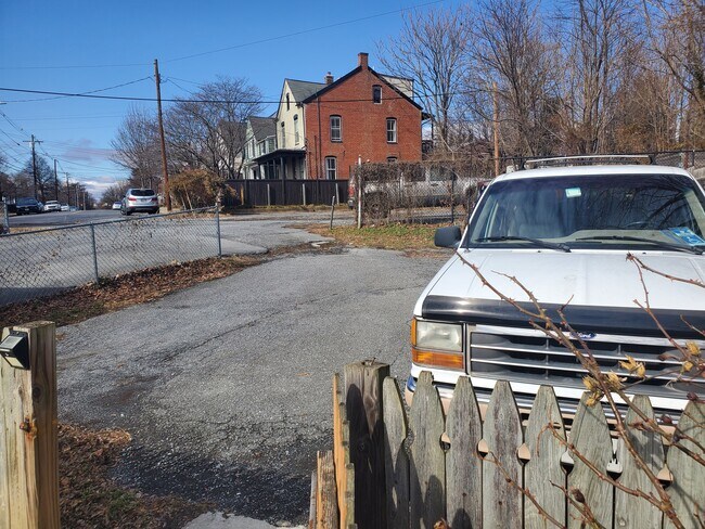 Building Photo - 507 E Church St