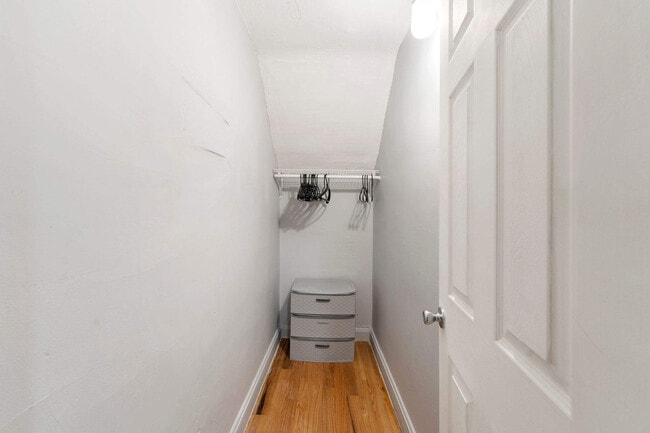 Building Photo - 109 S Paulina St