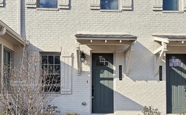 Building Photo - 1022 Windsor Dr