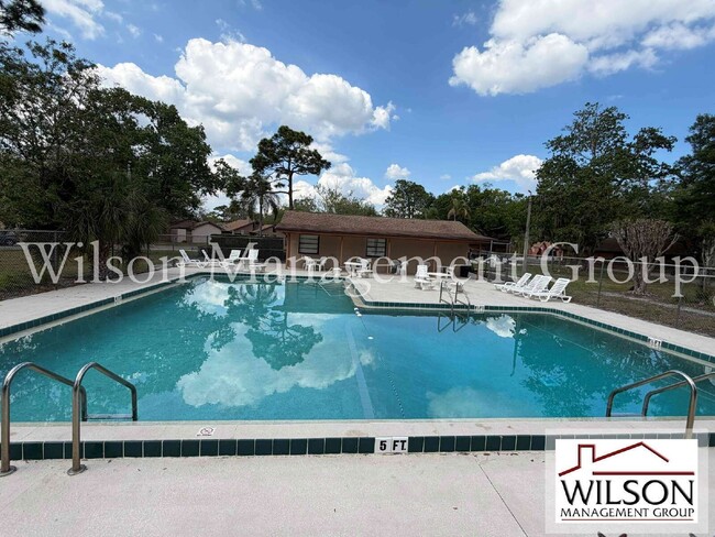 Building Photo - 220 Sunshower Ct