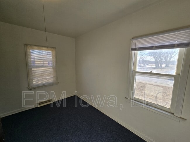 Building Photo - 158 S Roosevelt Rd