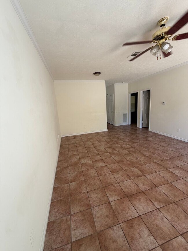 Building Photo - 624 Vicki Dr