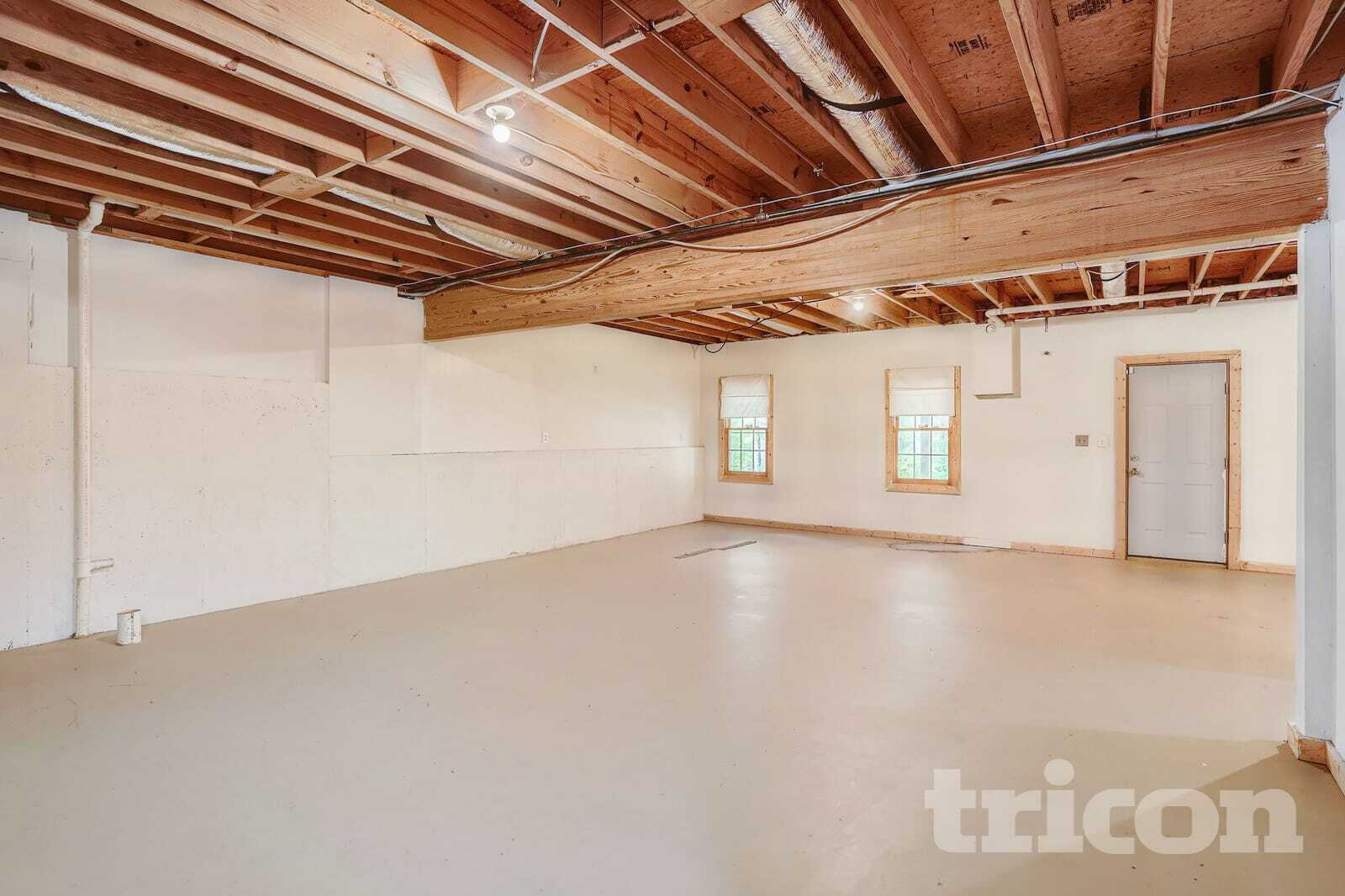 Building Photo - 2207 Lullwater Dr