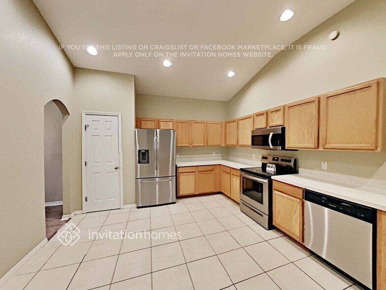 Building Photo - 246 Tower View Dr W