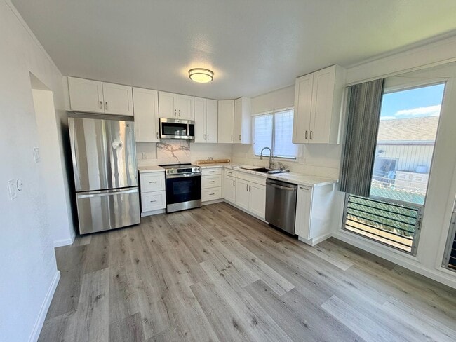 Building Photo - Newly Renovated 5BR/2BA Home – Move-In Ready in Pearl City