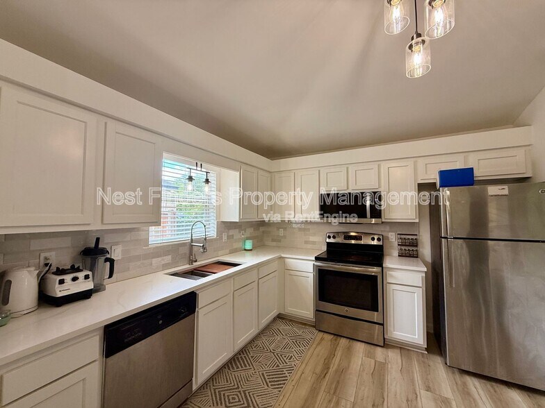Building Photo - 509 Camelia St