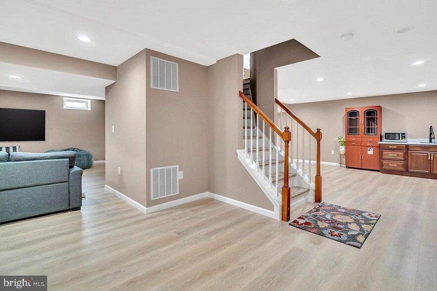 Building Photo - 86 Renfield Dr