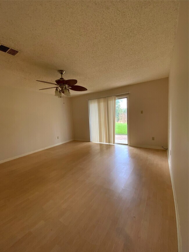 Building Photo - 5027 Kleinway Dr