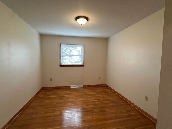 Building Photo - 1308 Minebank Rd