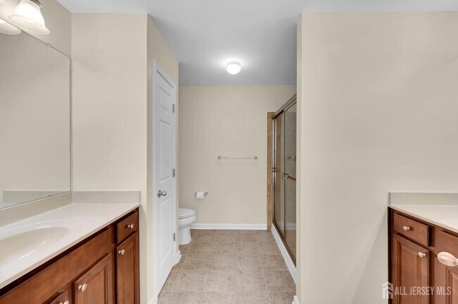 Building Photo - 304 Cambridge Dr