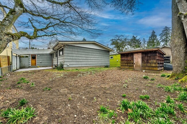 Building Photo - Maple Leaf Rambler