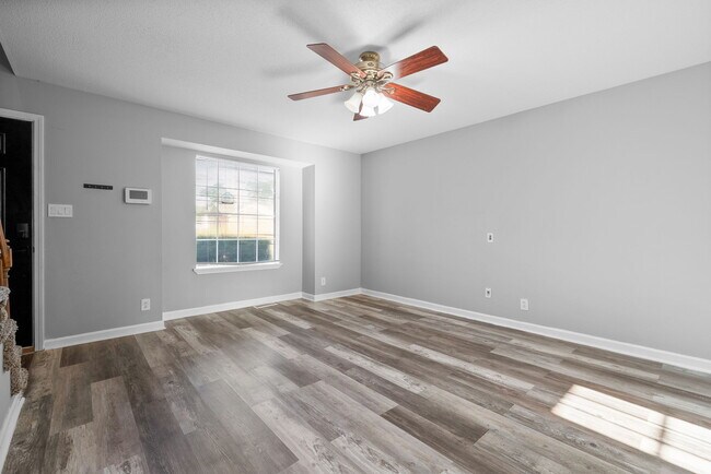 Building Photo - 3421 Oak Lawn Dr
