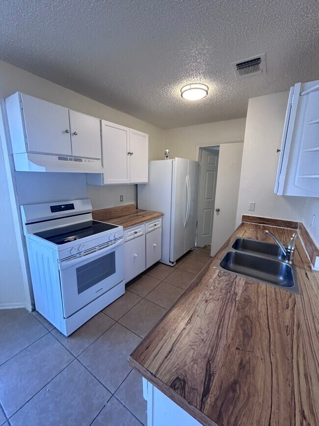 Building Photo - 4047 Indian Sunrise