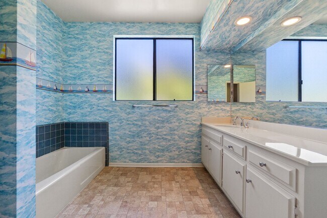 Building Photo - Ocean View Prime Location