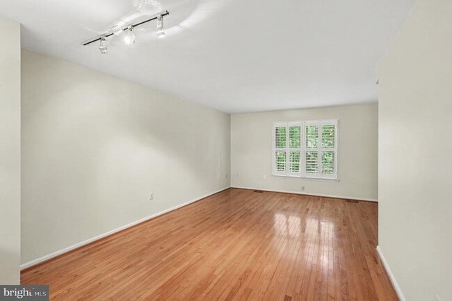 Building Photo - 15067 Maple Glen Ct