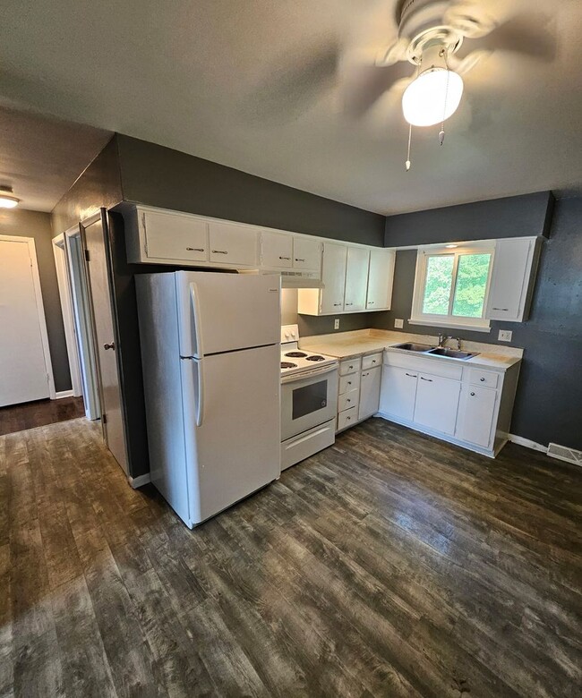 Building Photo - Beautiful Mission Duplex — Hardwood Floors...