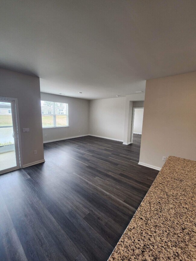 Building Photo - 323 Vaccaro Dr