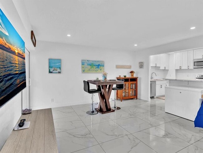 Building Photo - 5100 Dupont Blvd