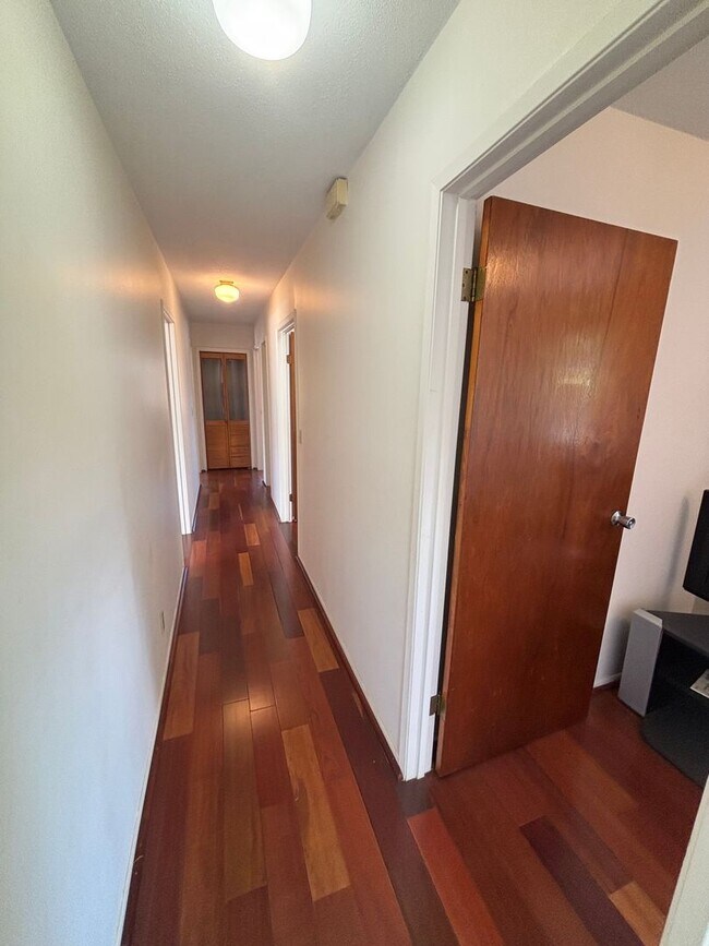 Building Photo - 2820 Kaimuki Ave