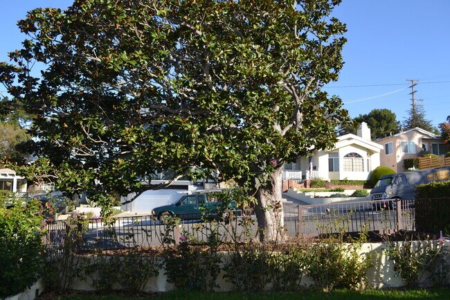 Building Photo - 3-Bedroom Home with Bonus Space | South Redondo Beach | Near Coast