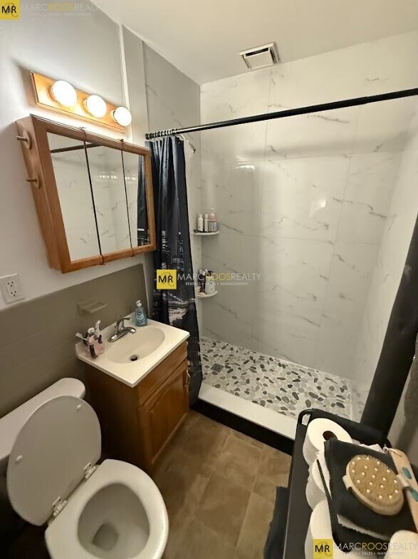 Building Photo - 589 Beacon St