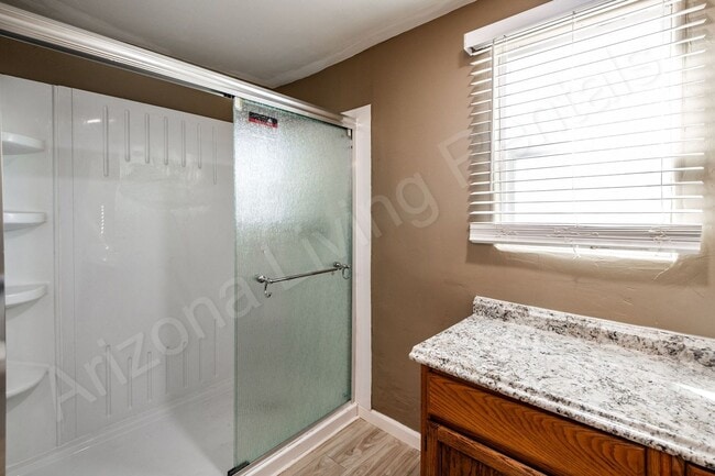 Building Photo - RENOVATED, PRIVATE & SPACIOUS HOME
