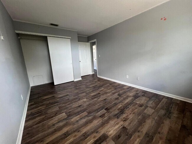 Building Photo - 2072 Los Lomas Dr