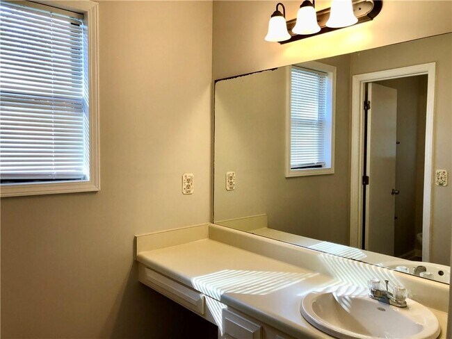 Building Photo - 125 Colony Run