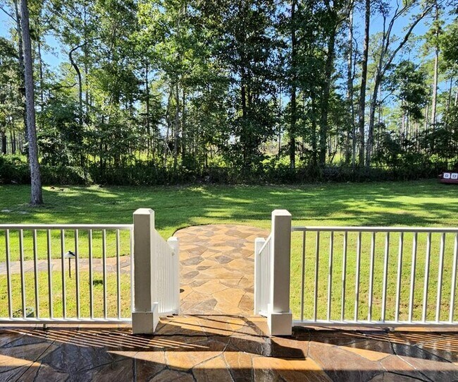 Building Photo - 366 Bellingham Dr